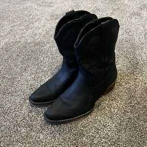 Women’s cowgirl boots